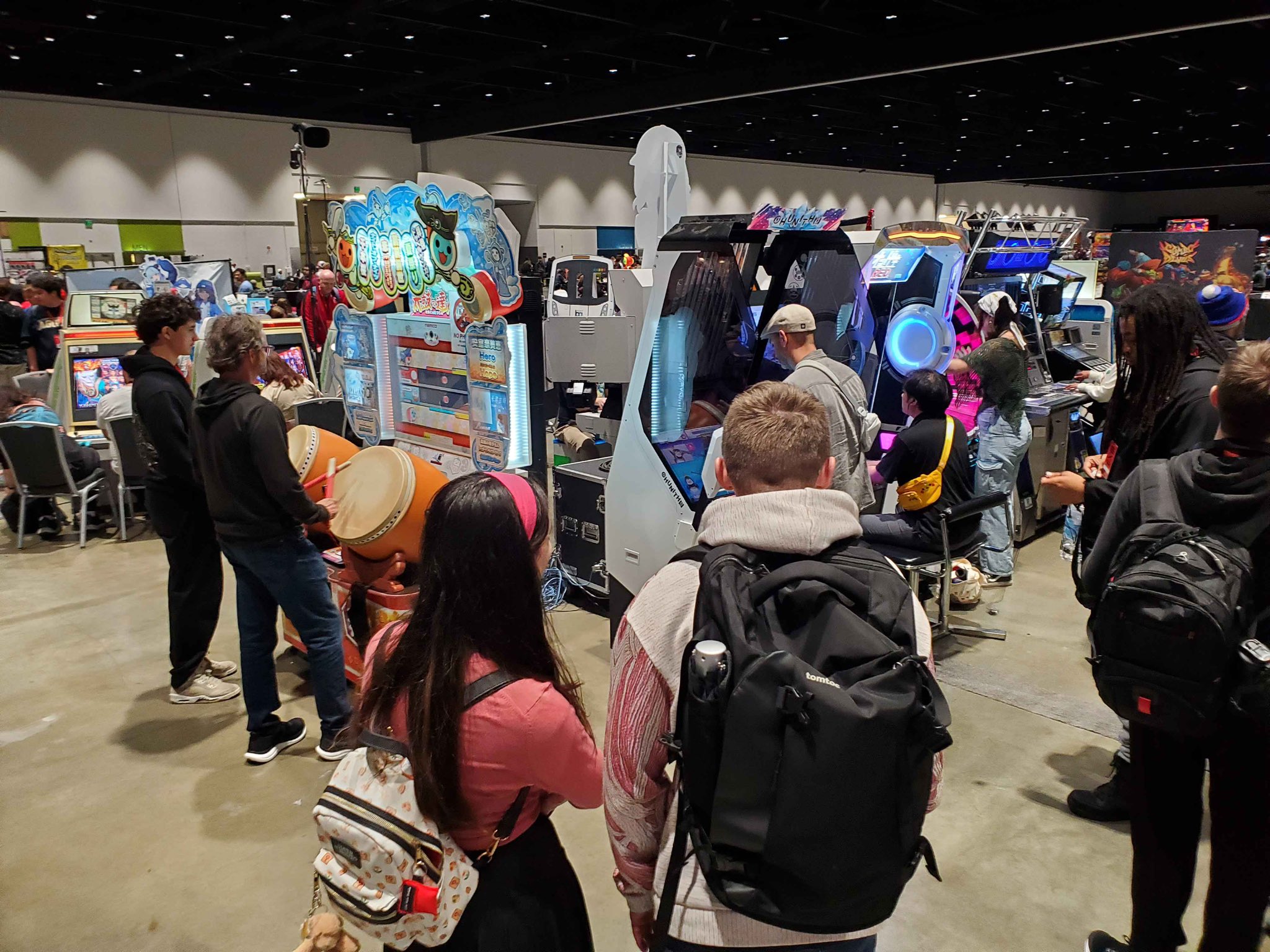 a picture showing the arcade space provided by gamesaru at genesis 13